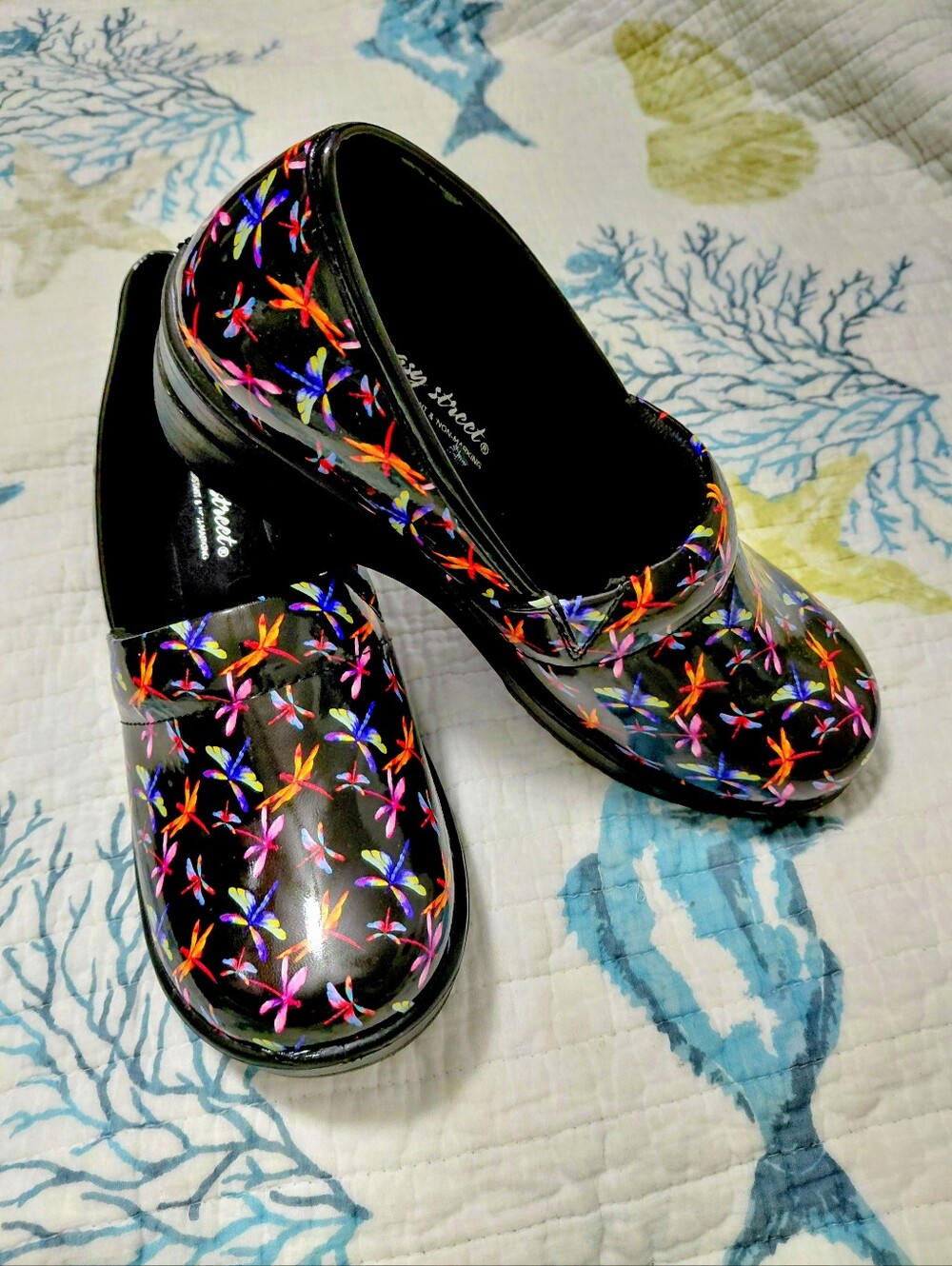 NWOT Dragonfly Shoes. Easy Street. Slip Resistant Size 9.5